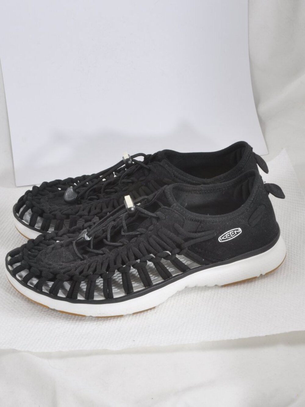 N W/O box Women's UNEEK O2 Sneaker Sandal Black 8